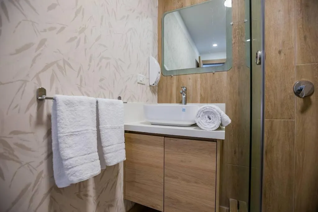 Alba Spacious Apartment キト