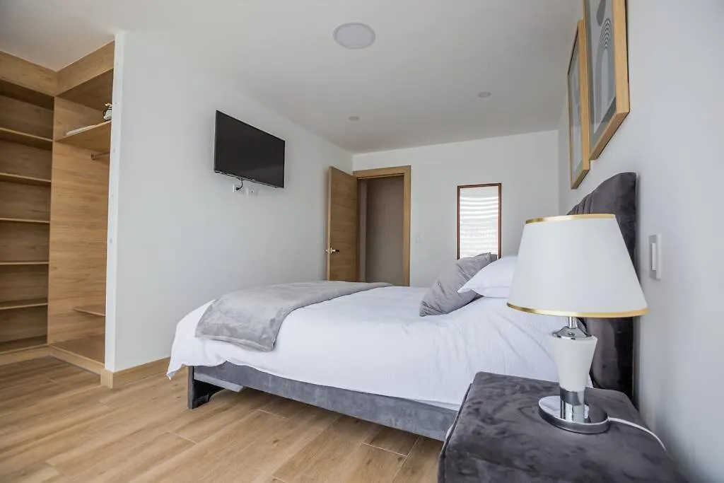 Alba Spacious Apartment キト 0*,  エクアドル