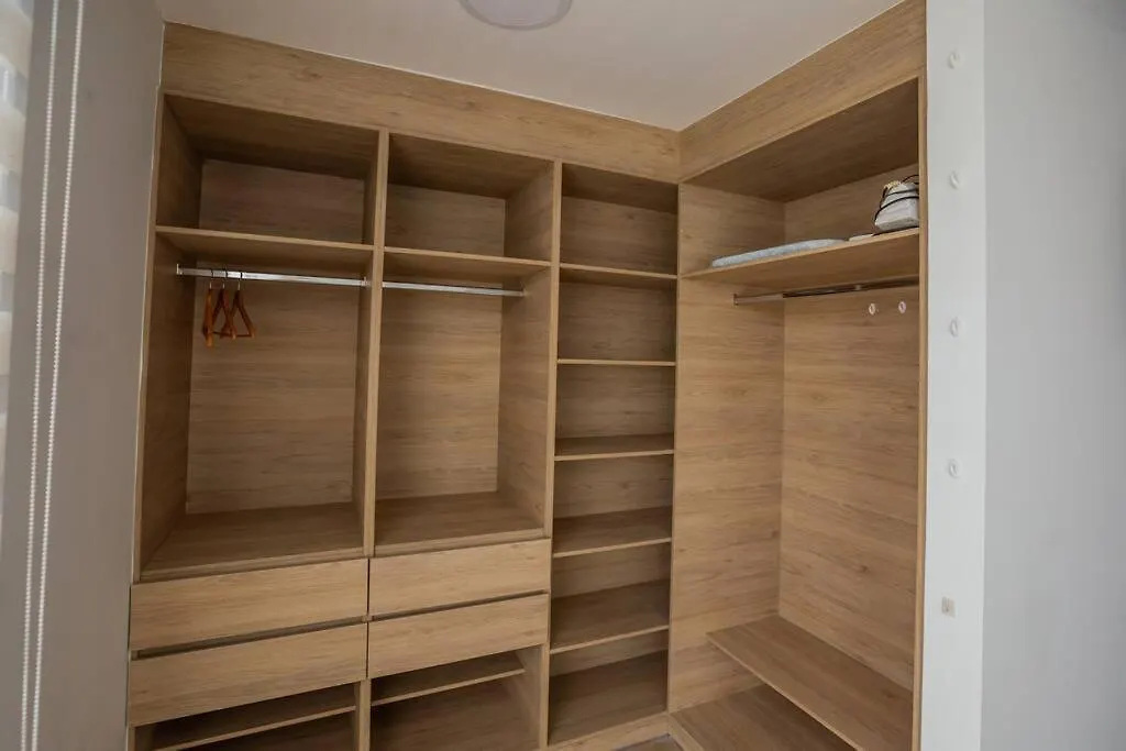 Alba Spacious Apartment 基多