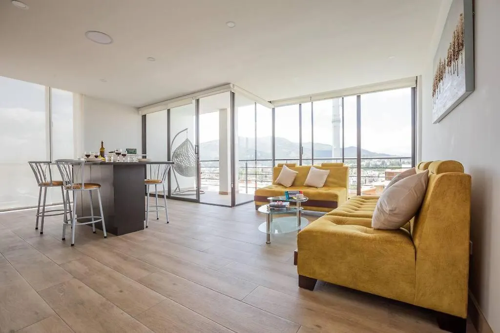 Alba Spacious Apartment 基多