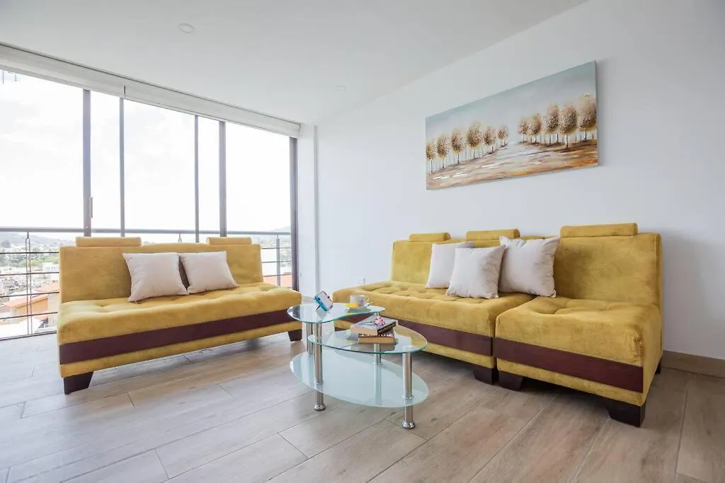 Alba Spacious Apartment 基多